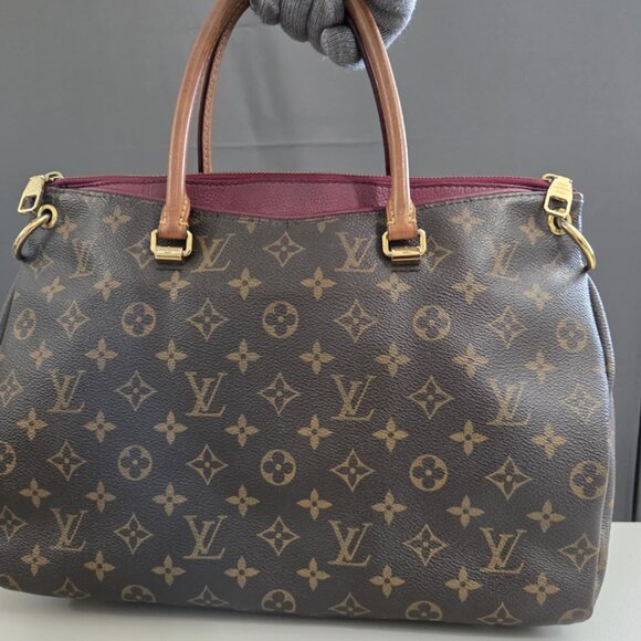 Louis Vuitton - Pallas (Authentic) P1 - Picture 1 of 16